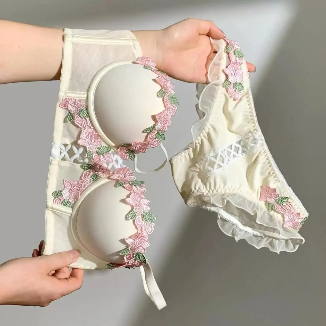 New French Retro Lace Sweet Floral Embroidery Push-up Bra
